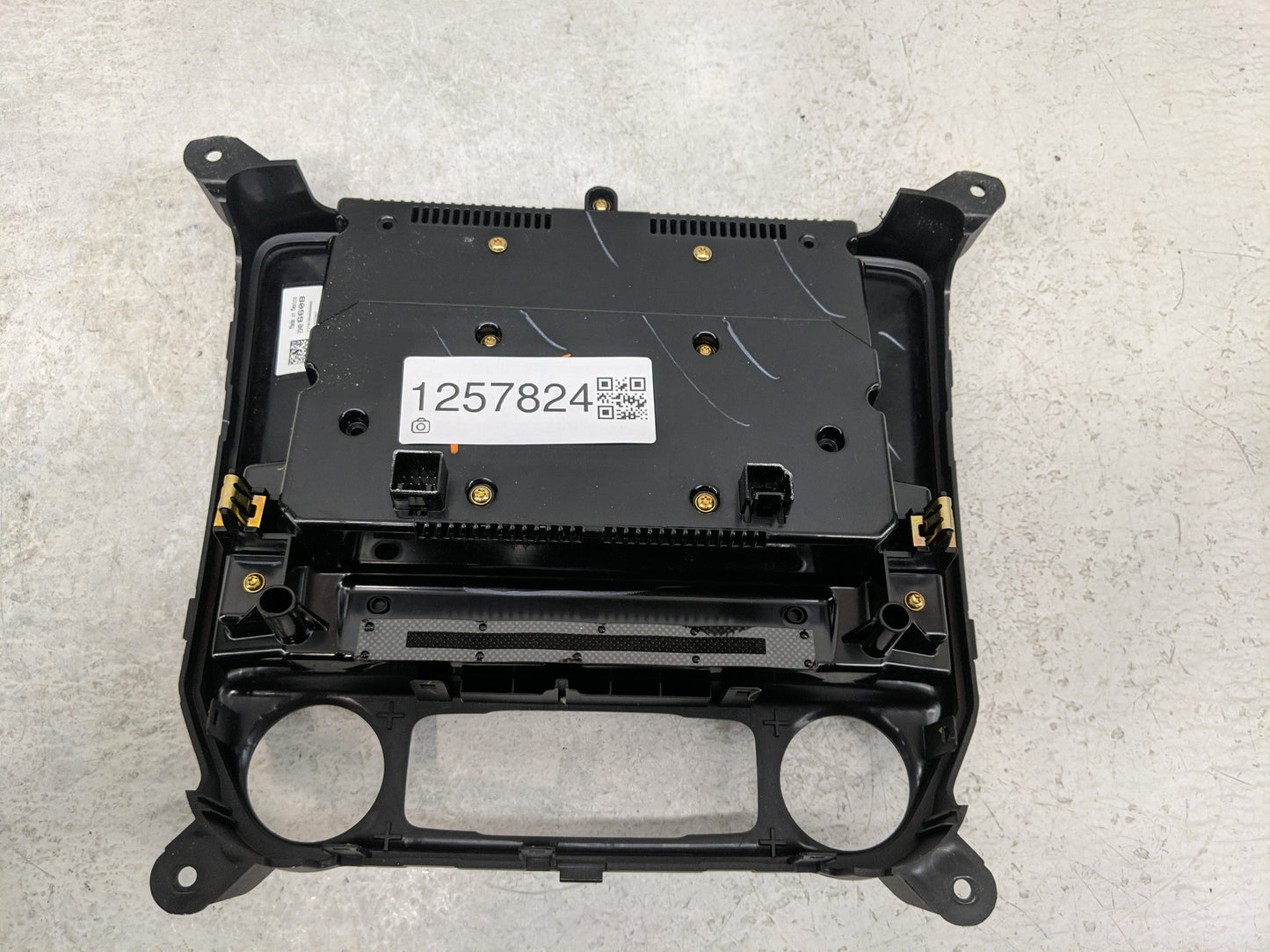 2015-2018 Gmc Sierra 1500 Radio Control Panel - Oemusedautoparts1.com
