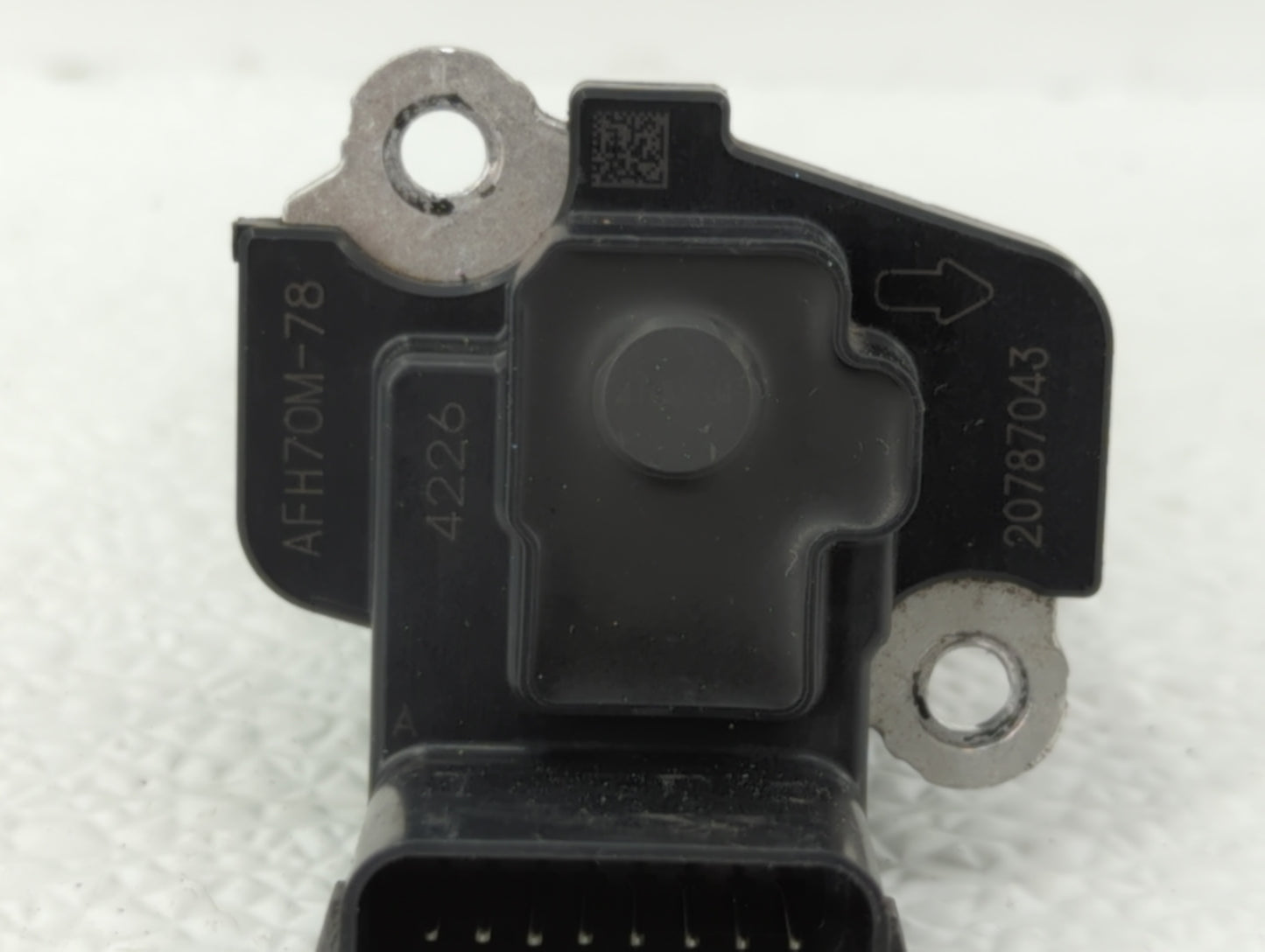 2014-2019 Gmc Sierra 1500 Mass Air Flow Meter Maf Black - Oemusedautoparts1.com