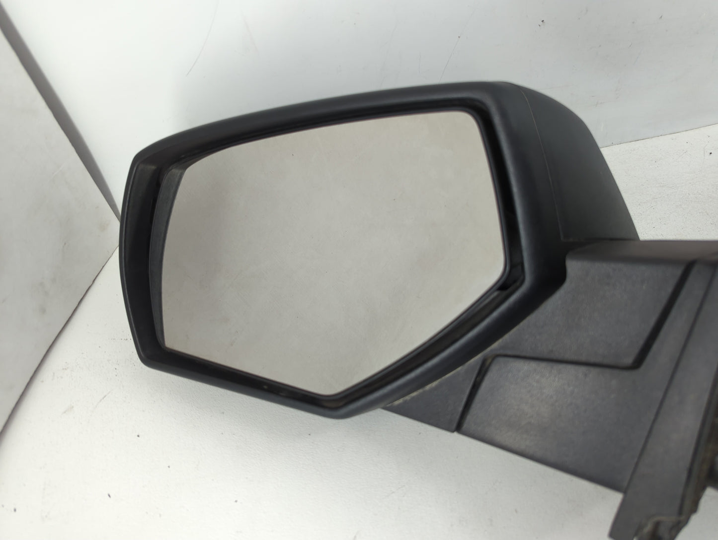 2014-2019 Gmc Sierra 1500 Driver Side View Mirror - Left Door Mirror OEM Used - Oemusedautoparts1.com