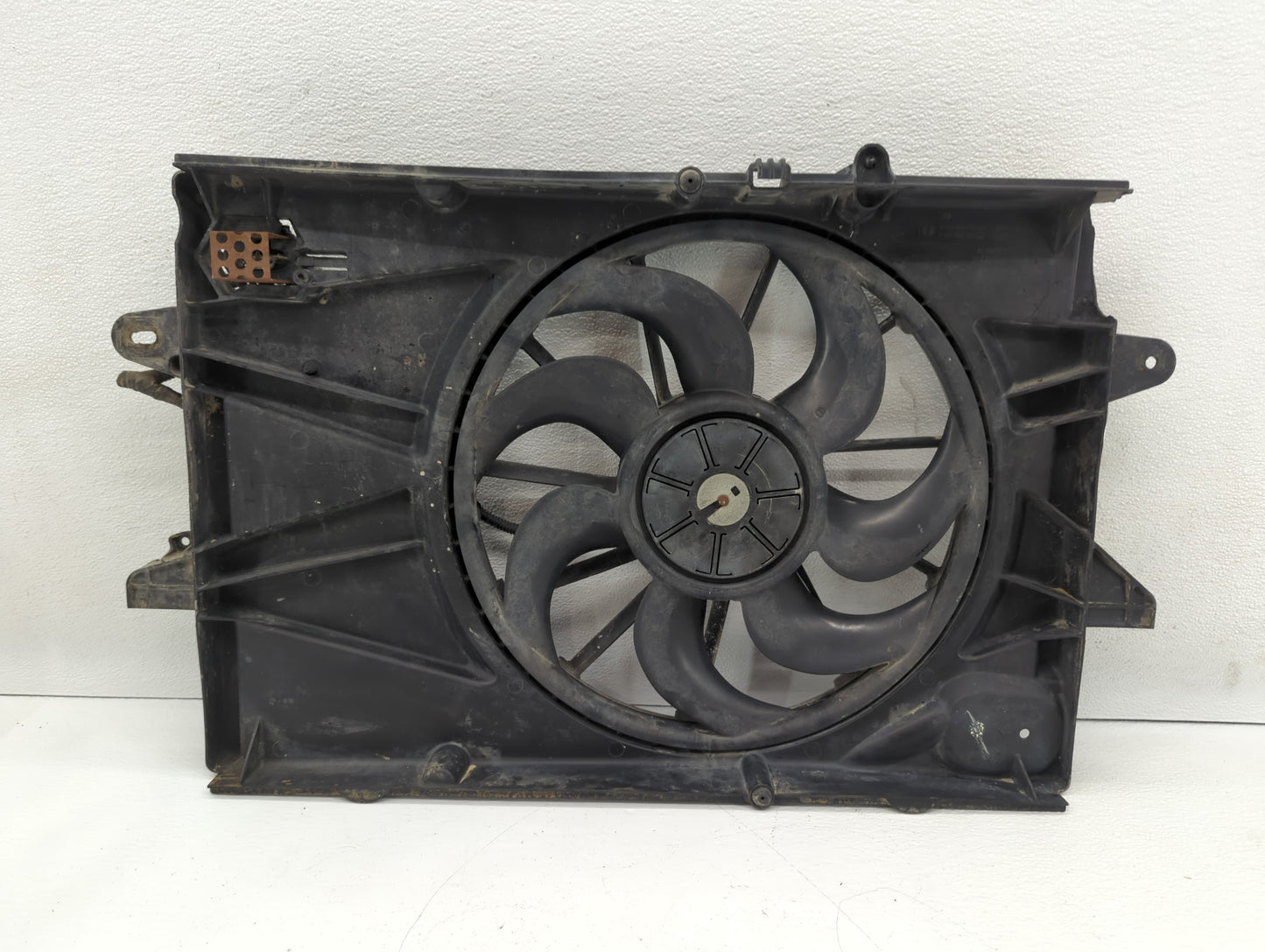 2010-2017 Gmc Terrain Left Radiator Fan Motor Assembly Black - Oemusedautoparts1.com