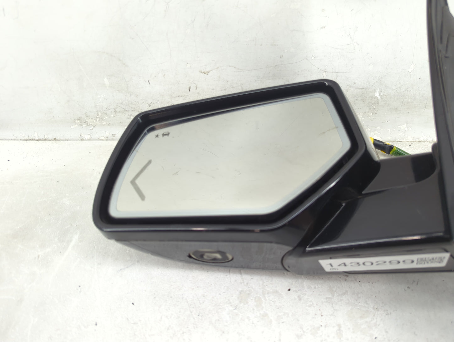 2015-2020 Gmc Yukon Driver Side View Mirror - Left Door Mirror OEM Used - Oemusedautoparts1.com