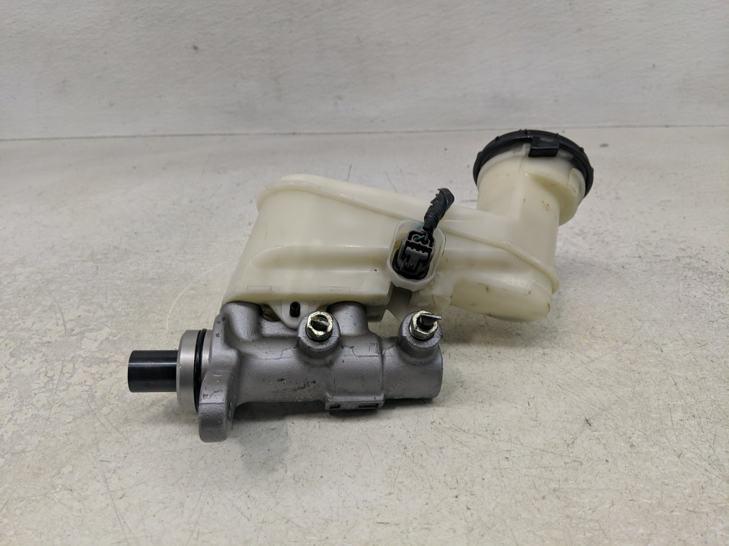 2013-2017 Honda Accord Brake Master Cylinder 1312479 - Oemusedautoparts1.com