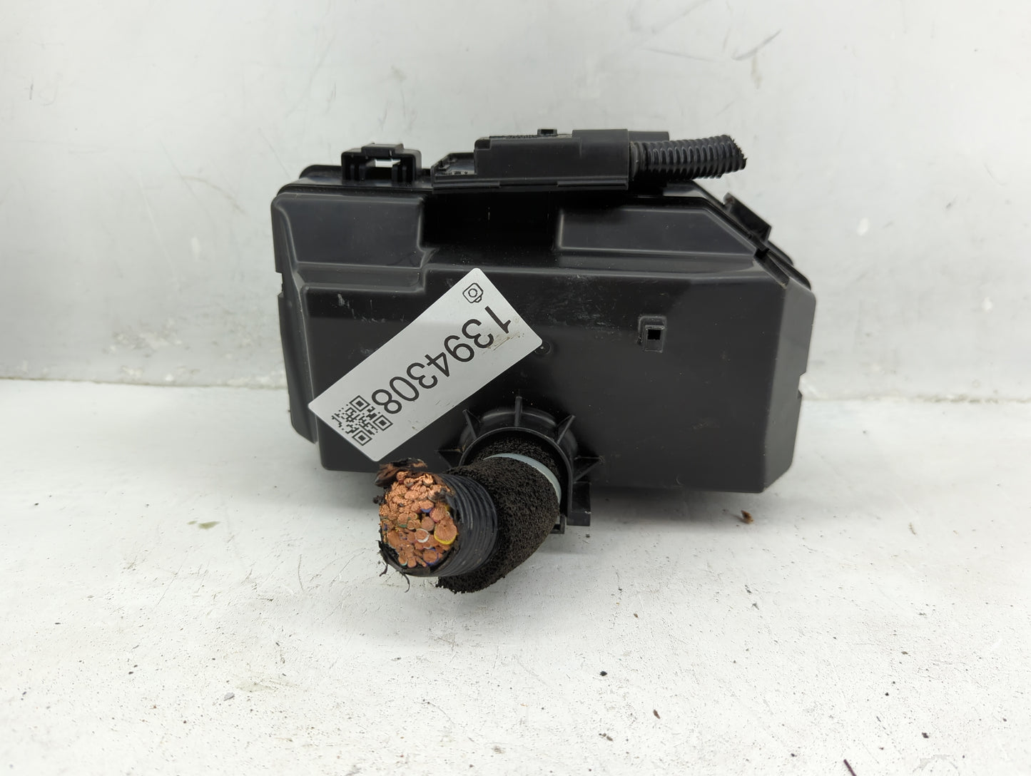 2015-2016 Honda Cr-V Fusebox Fuse Box Panel Relay Module P/N:T1W A010 Fits Fits 2015 2016 OEM Used Auto Parts - Oemusedautop