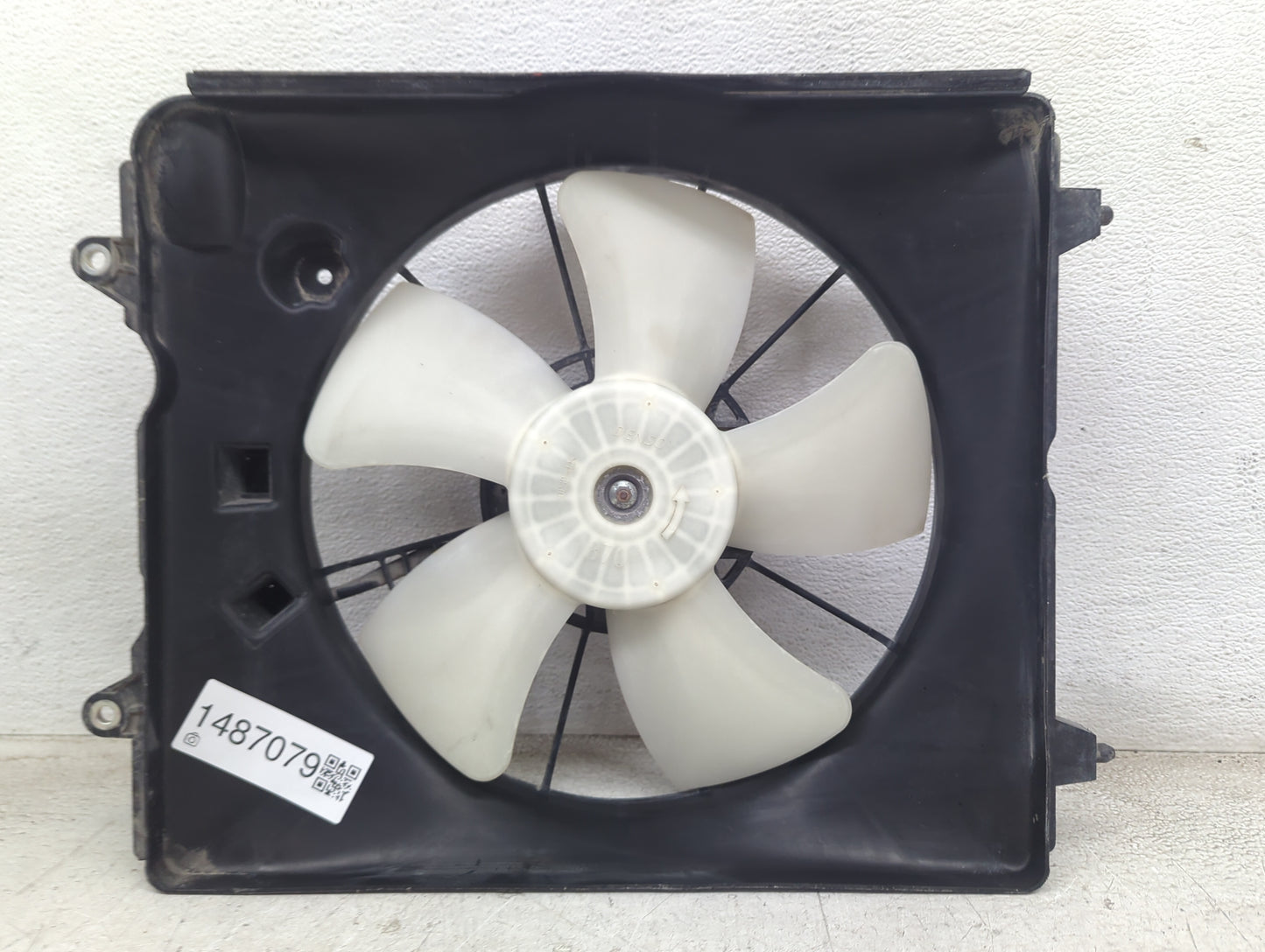 2015-2016 Honda Cr-V Electric Radiator Cooling Fan Motor Assembly P/N:AE2680002230 Fits Fits 2015 2016 OEM Used Auto Parts -