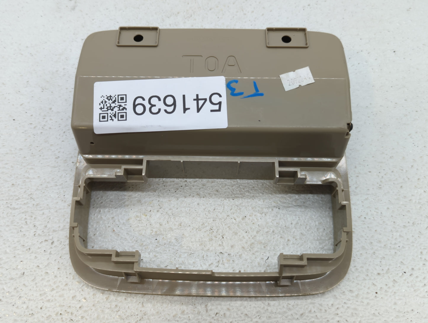 2015-2016 Honda Cr-V Center Floor Console P/N:8325A-T1W-A000 Fits Fits 2015 2016 OEM Used Auto Parts - Oemusedautoparts1.com