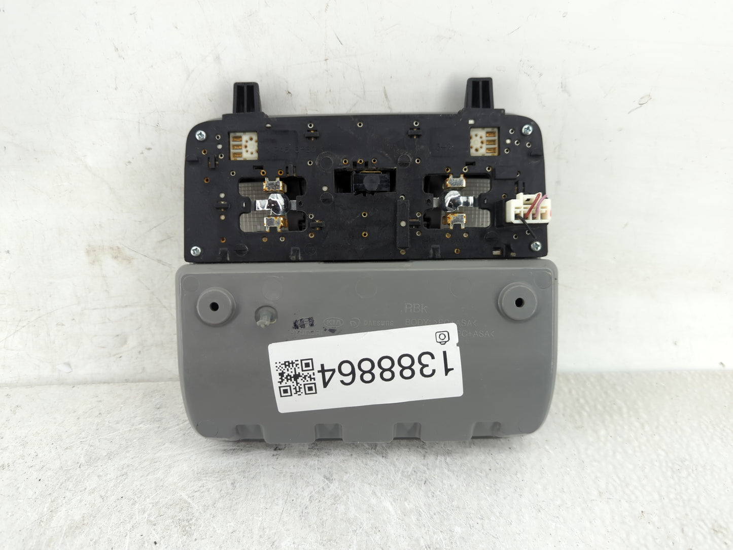 2012-2017 Hyundai Accent Overhead Roof Console 1388864 - Oemusedautoparts1.com