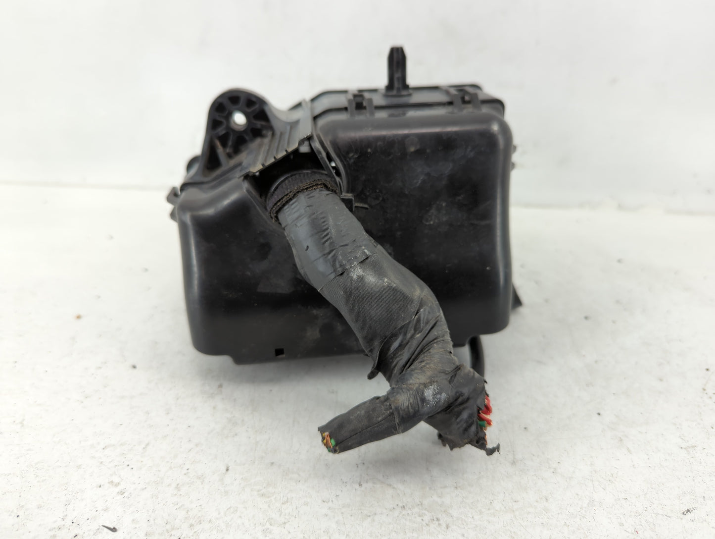 2015-2017 Hyundai Accent Fusebox Fuse Box Panel Relay Module P/N:91420-1R500 Fits Fits 2015 2016 2017 OEM Used Auto Parts -