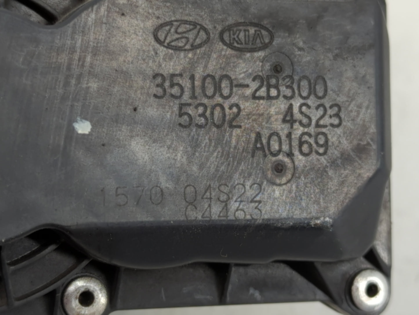 2012-2019 Hyundai Accent Throttle Body P/N:35100-2B300 Fits Fits 2012 2013 2014 2015 2016 2017 2018 2019 OEM Used Auto Parts