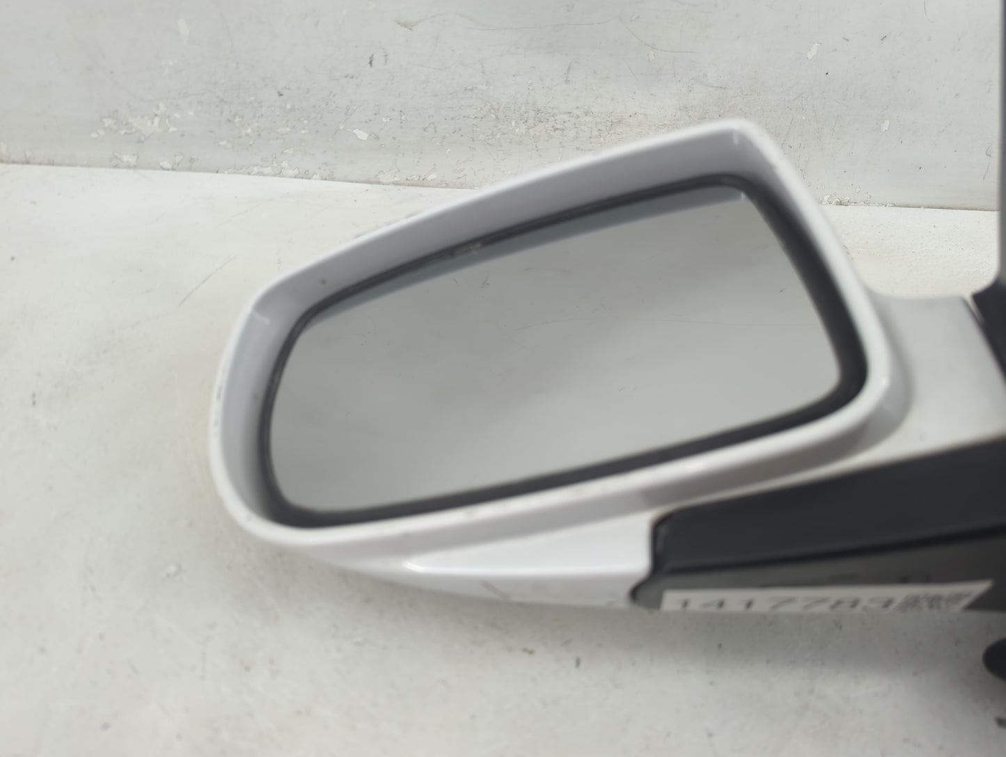 2009-2016 Hyundai Genesis Driver Side View Mirror - Left Door Mirror OEM Used - Oemusedautoparts1.com