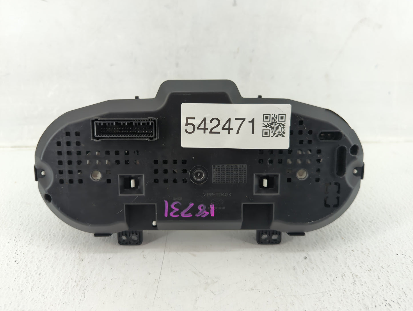 2014-2016 Hyundai Genesis Instrument Cluster Speedometer Gauges P/N:94031-2M320 Fits Fits 2014 2015 2016 OEM Used Auto Parts