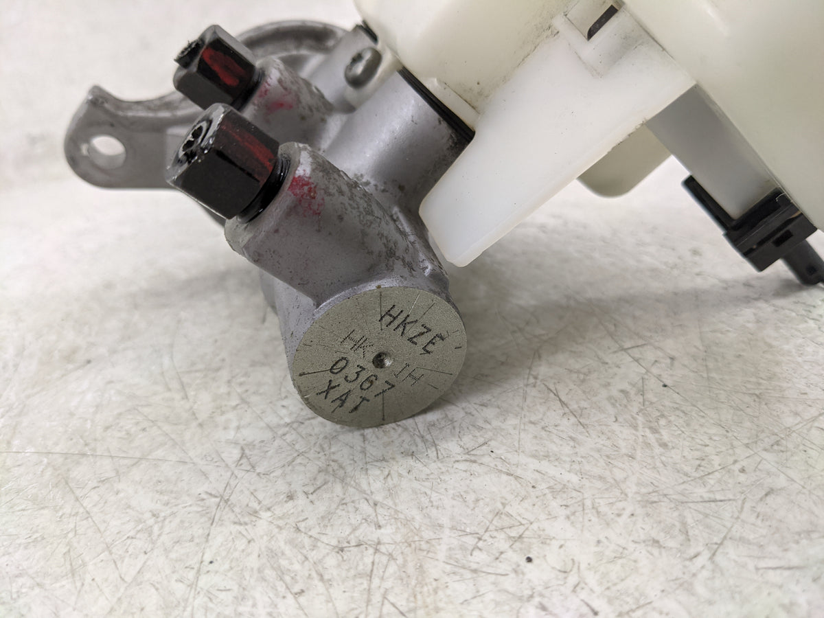 2013-2019 Hyundai Santa Fe Brake Master Cylinder 1376807 - Oemusedautoparts1.com
