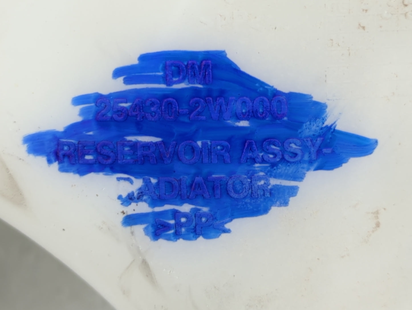 2013 Hyundai Santa Fe Radiator Coolant Overflow Expansion Tank Bottle - Oemusedautoparts1.com