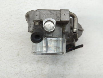 2015 Hyundai Santa Fe Throttle Body P/N:35100-2G700 Fits Fits 2011 2012 2013 2014 2016 OEM Used Auto Parts