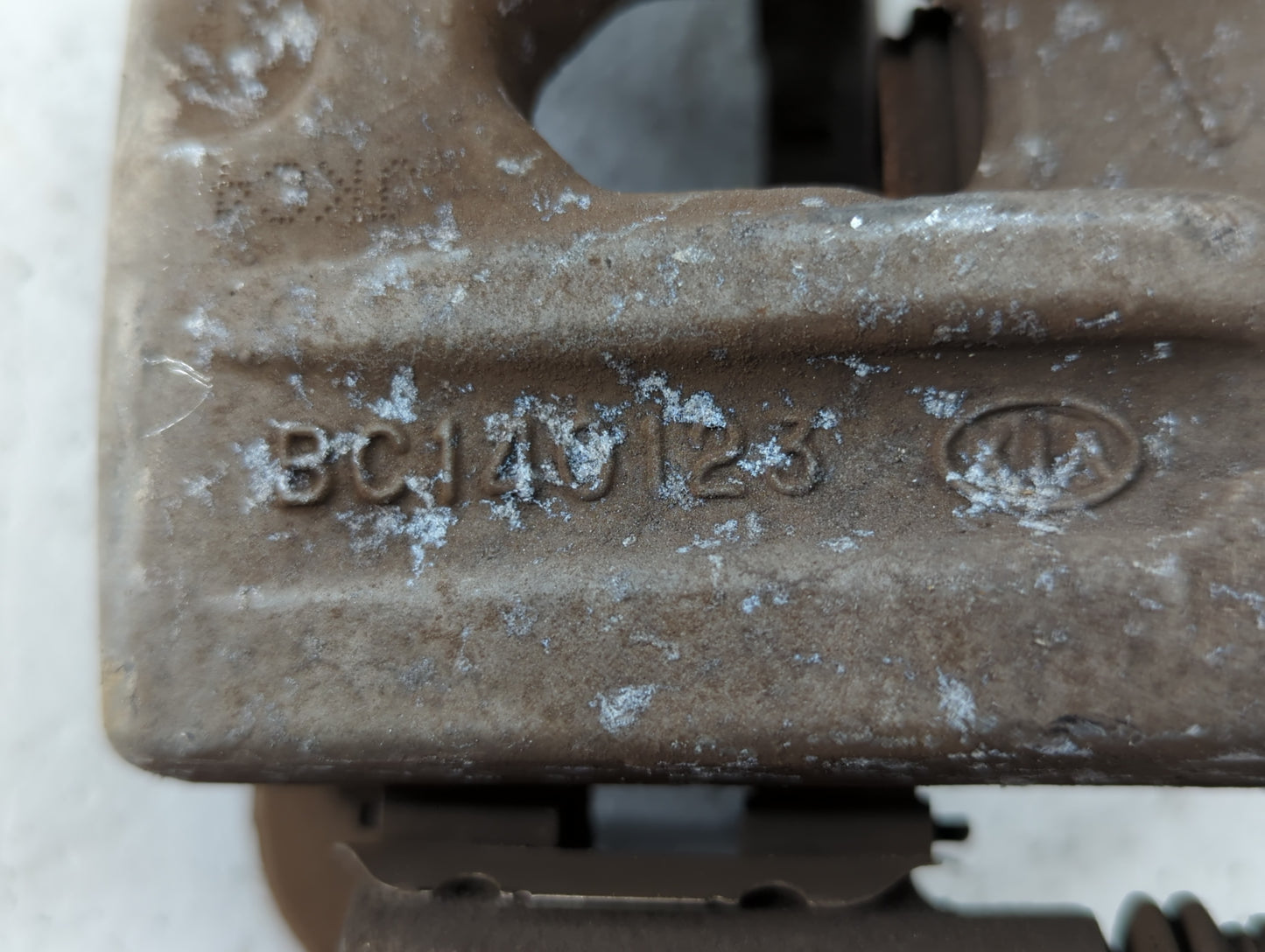2013-2016 Hyundai Santa Fe Front Driver Left Brake Caliper 581521 - Oemusedautoparts1.com