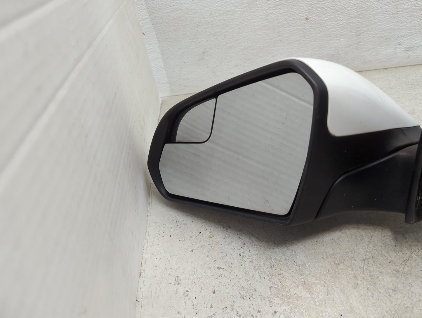 2015 Hyundai Sonata Driver Side View Mirror - Left Door Mirror OEM Used - Oemusedautoparts1.com