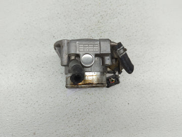 2011-2015 Hyundai Sonata Throttle Body P/N:9045010020 0459 1847 AC Fits Fits 2011 2012 2013 2014 2015 2016 OEM Used Auto Parts