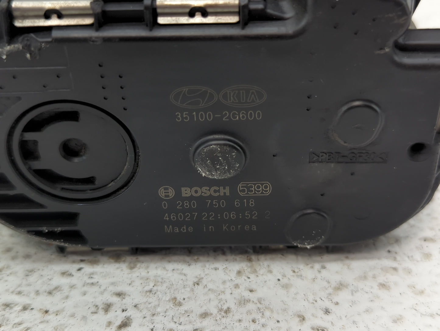 2015-2019 Hyundai Sonata Throttle Body P/N:35100-2G600 Fits Fits 2015 2016 2017 2018 2019 2020 2021 OEM Used Auto Parts - Oe