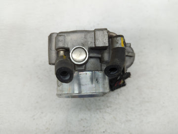 2015-2019 Hyundai Sonata Throttle Body P/N:35100-2G6000 Fits Fits 2015 2016 2017 2018 2019 2020 2021 OEM Used Auto Parts