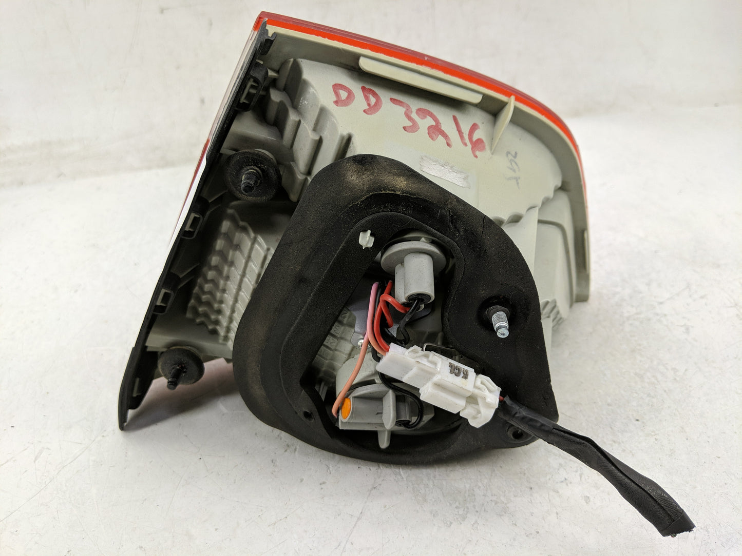 2010-2015 Hyundai Tucson Tail Light Assembly Driver Left OEM Fits Fits 2010 2011 2012 2013 2014 2015 OEM Used Auto Parts - O