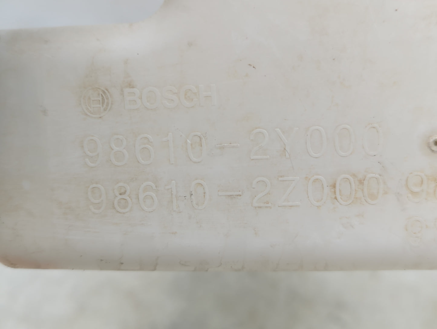 2014-2015 Hyundai Tucson Windshield Washer Fluid Reservoir Bottle Oem - Oemusedautoparts1.com