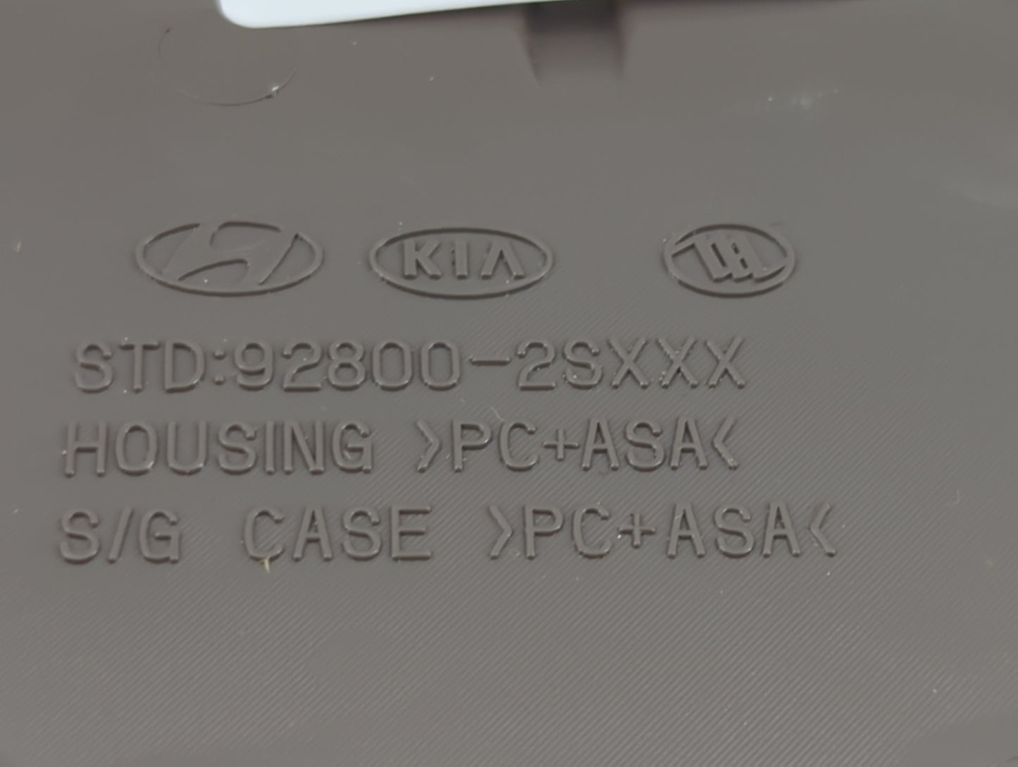 2010-2016 Hyundai Tucson Overhead Roof Console Tan - Oemusedautoparts1.com