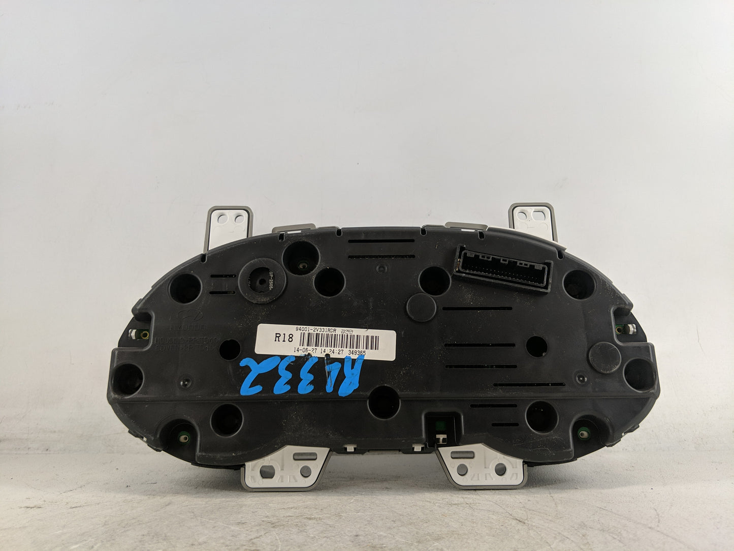 2012-2015 Hyundai Veloster Instrument Cluster Speedometer Gauges P/N:94001-2V331RDR Fits Fits 2012 2013 2014 2015 OEM Used A