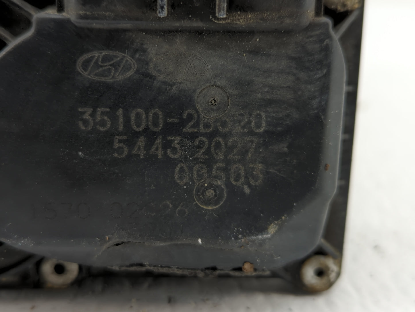 2013-2014 Hyundai Veloster Throttle Body P/N:35100-2B320 Fits Fits 2013 2014 2015 2016 OEM Used Auto Parts - Oemusedautopart