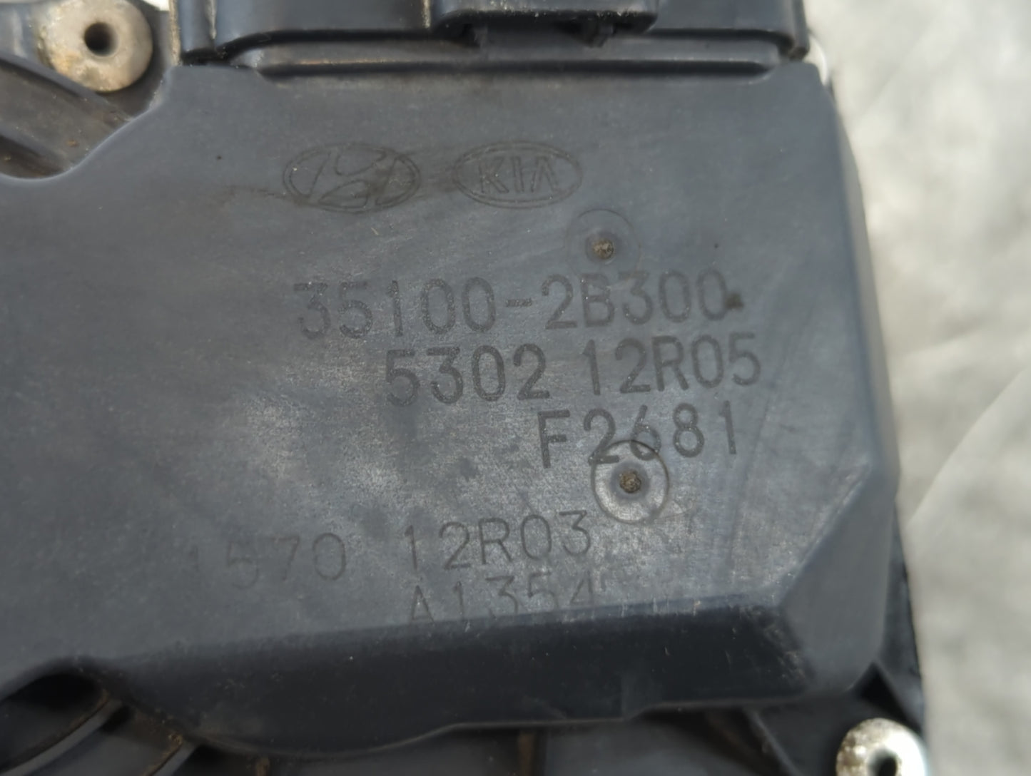 2012-2017 Hyundai Veloster Throttle Body P/N:35100-2B300 Fits Fits 2012 2013 2014 2015 2016 2017 2018 2019 OEM Used Auto Par