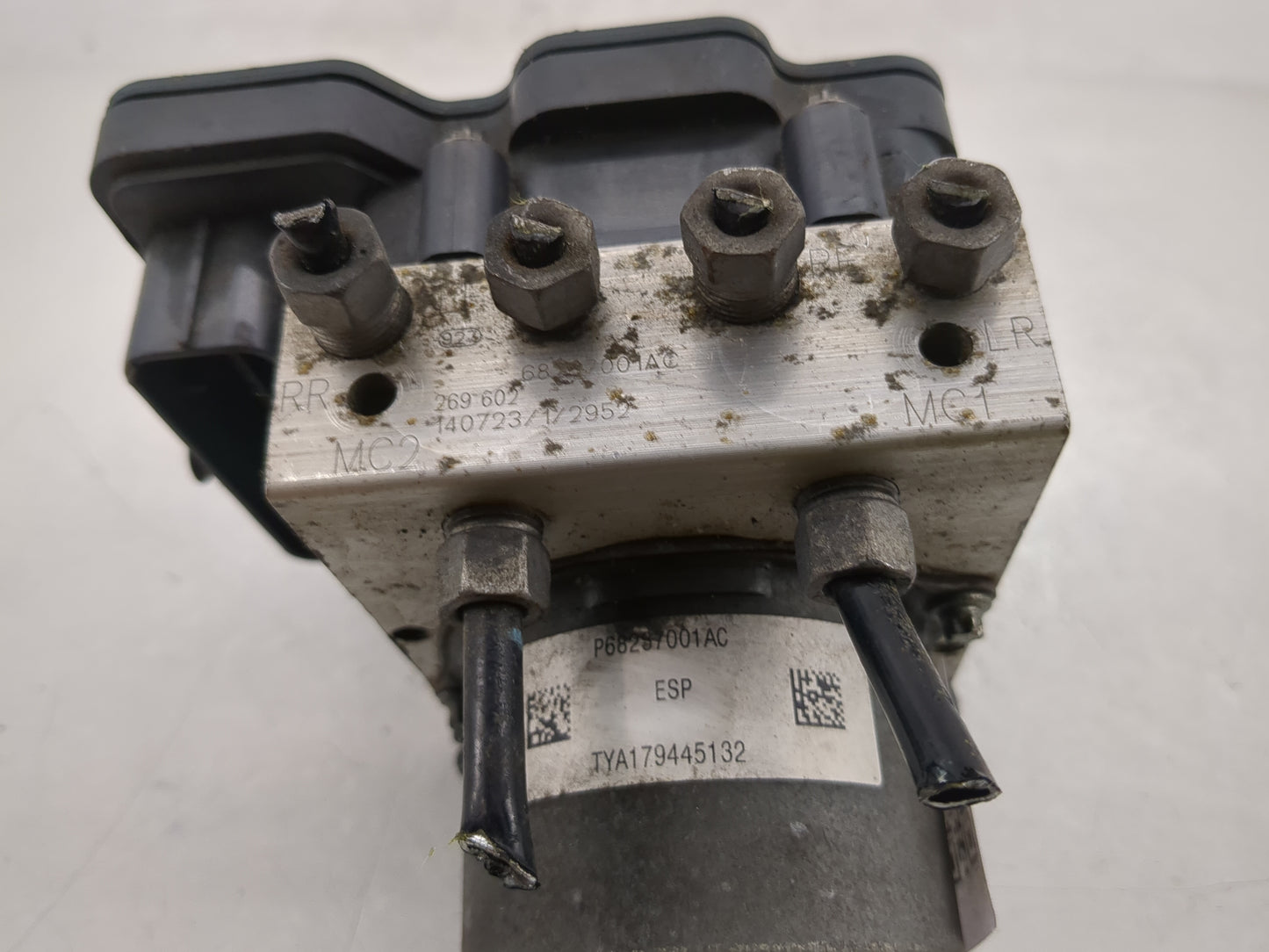 2015 Jeep Cherokee ABS Pump Control Module Replacement P/N:P68237001AC Fits OEM Used Auto Parts - Oemusedautoparts1.com