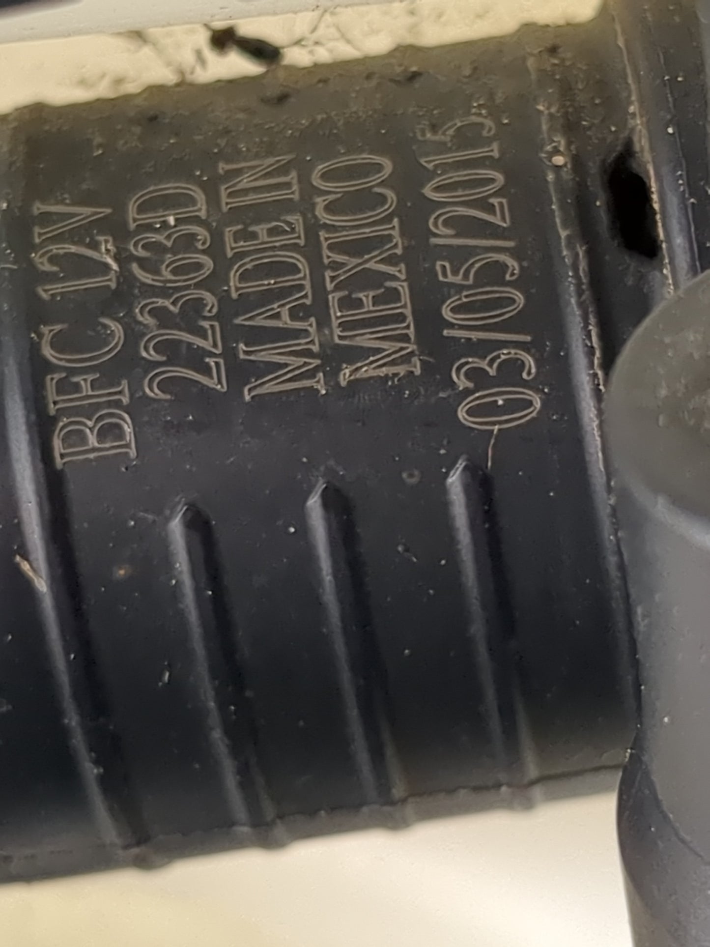 2014-2018 Jeep Cherokee Windshield Washer Fluid Reservoir Bottle Oem 1474219 - Oemusedautoparts1.com