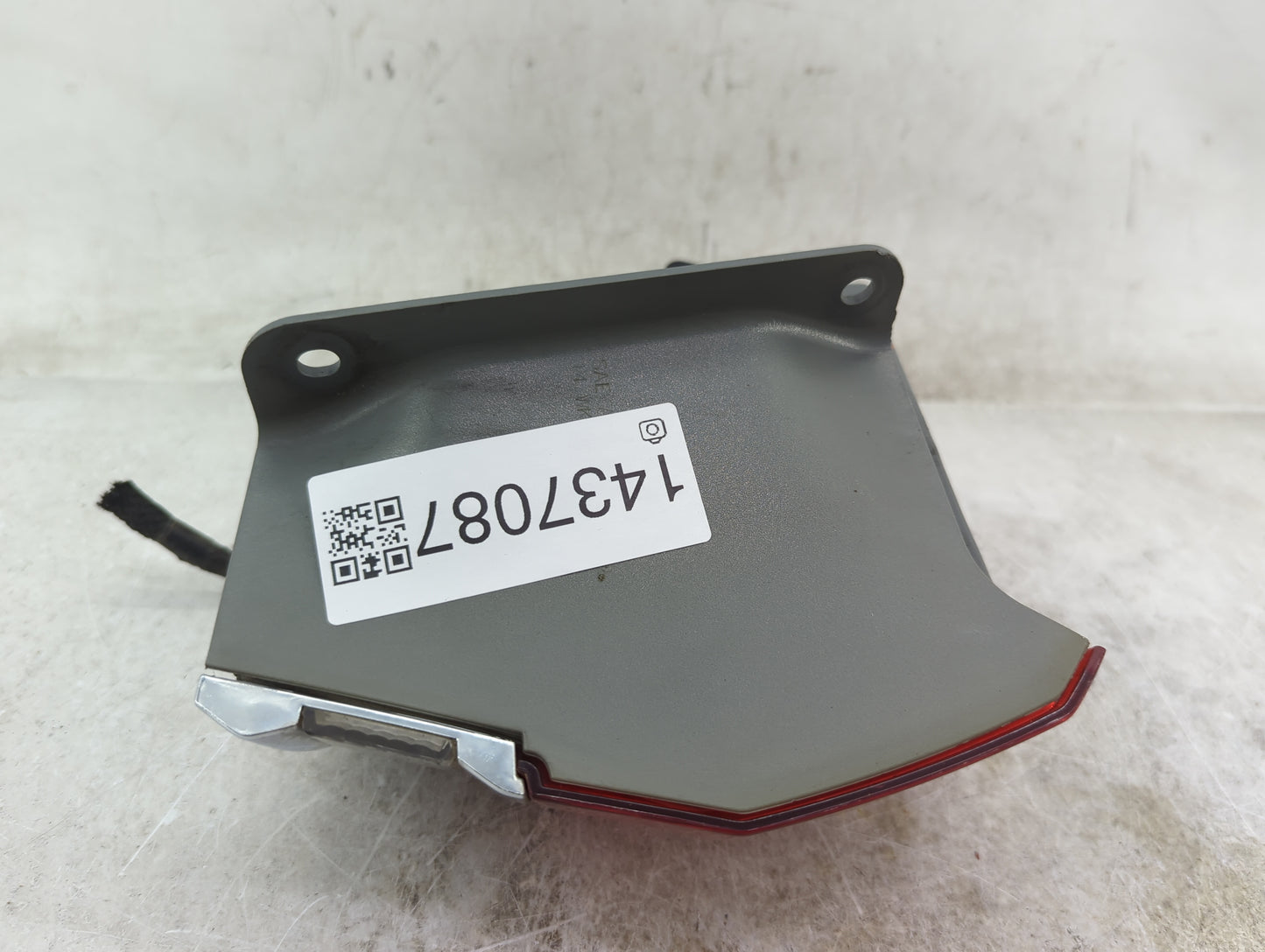 2015-2021 Jeep Grand Cherokee Tail Light Assembly Passenger Right OEM P/N:P68110016AE Fits Fits 2015 2016 2017 2018 2019 202