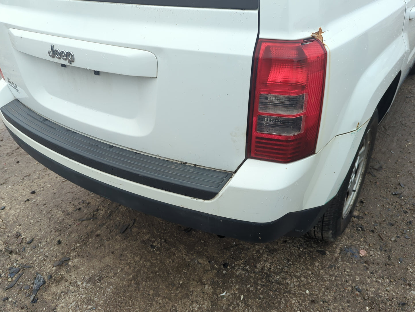 2011-2017 Jeep Patriot Rear Bumper Assembly Oem - Oemusedautoparts1.com