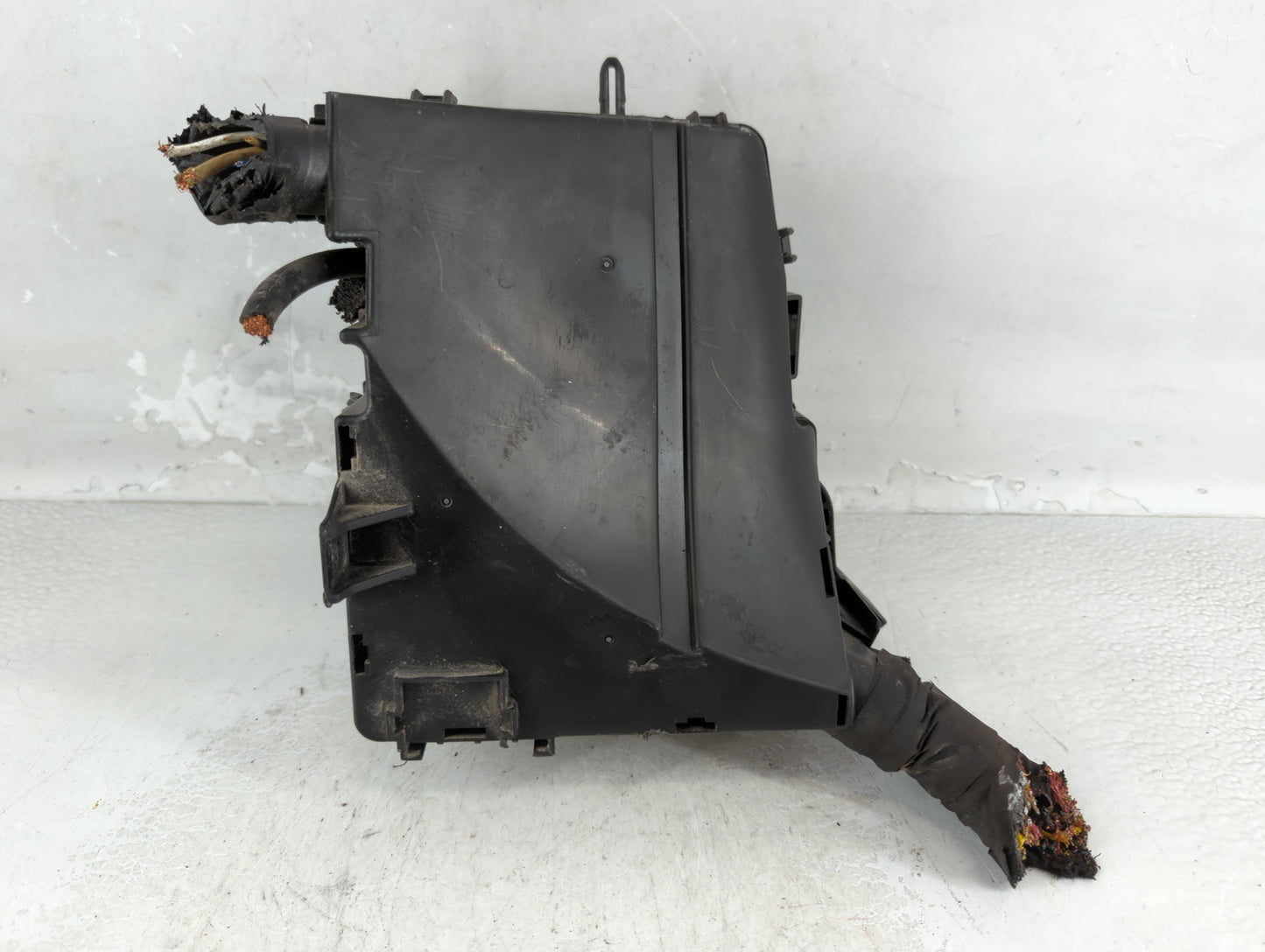 2014-2016 Kia Cadenza Fusebox Fuse Box Panel Relay Module P/N:20140818 Fits Fits 2014 2015 2016 OEM Used Auto Parts - Oemuse
