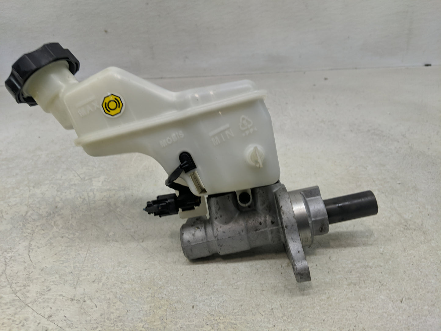 2013-2015 Kia Optima Brake Master Cylinder - Oemusedautoparts1.com