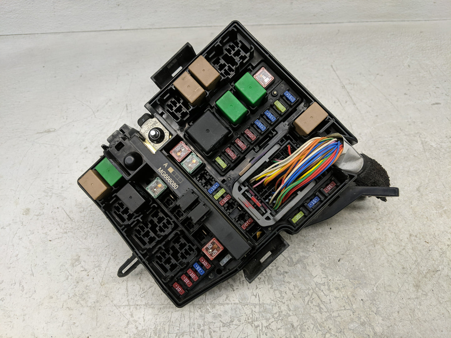 2014-2015 Kia Optima Fusebox Fuse Box Panel Relay Module P/N:VS912504C860QA Fits Fits 2014 2015 OEM Used Auto Parts - Oemuse