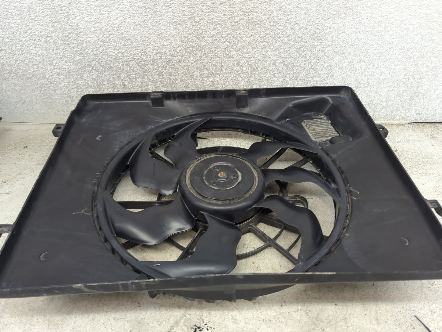 2014-2015 Kia Optima Electric Radiator Cooling Fan Motor Assembly Fits Fits 2014 2015 OEM Used Auto Parts - Oemusedautoparts