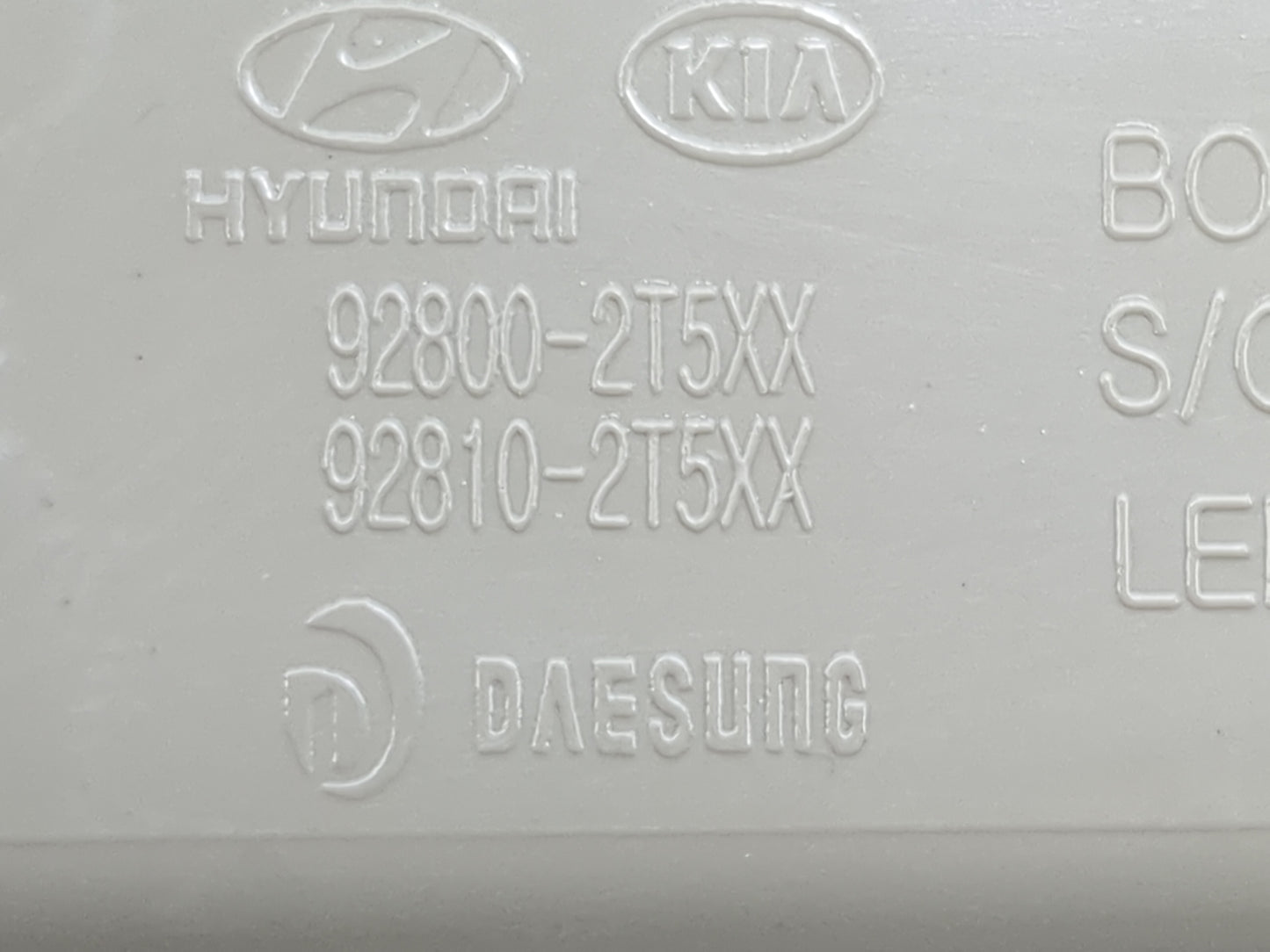 2014-2016 Kia Optima Overhead Roof Console Tan 1497380 - Oemusedautoparts1.com