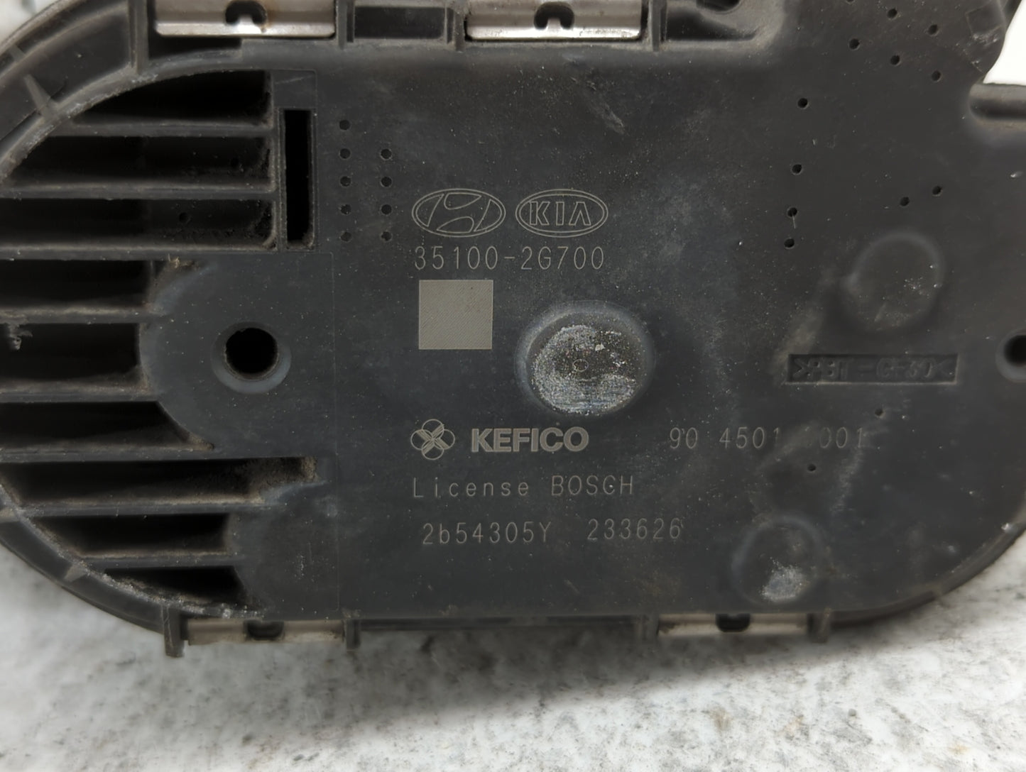 2011-2015 Kia Optima Throttle Body P/N:904501 0001 35100-2G700 Fits Fits 2011 2012 2013 2014 2015 2016 OEM Used Auto Parts -
