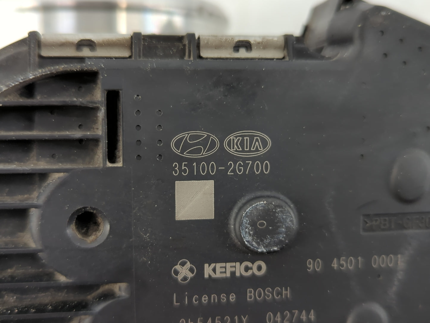 2011-2015 Kia Optima Throttle Body P/N:35100-2G700 Fits Fits 2011 2012 2013 2014 2015 2016 OEM Used Auto Parts - Oemusedauto