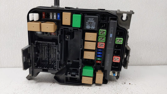 2014-2015 Kia Rondo Fusebox Fuse Box Panel Relay Module P/N:91941-A4031 Fits Fits 2014 2015 OEM Used Auto Parts