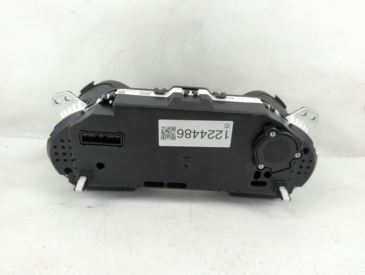 2015-2016 Kia Sedona Instrument Cluster Speedometer Gauges P/N:94017-A9110 Fits Fits 2015 2016 OEM Used Auto Parts - Oemused