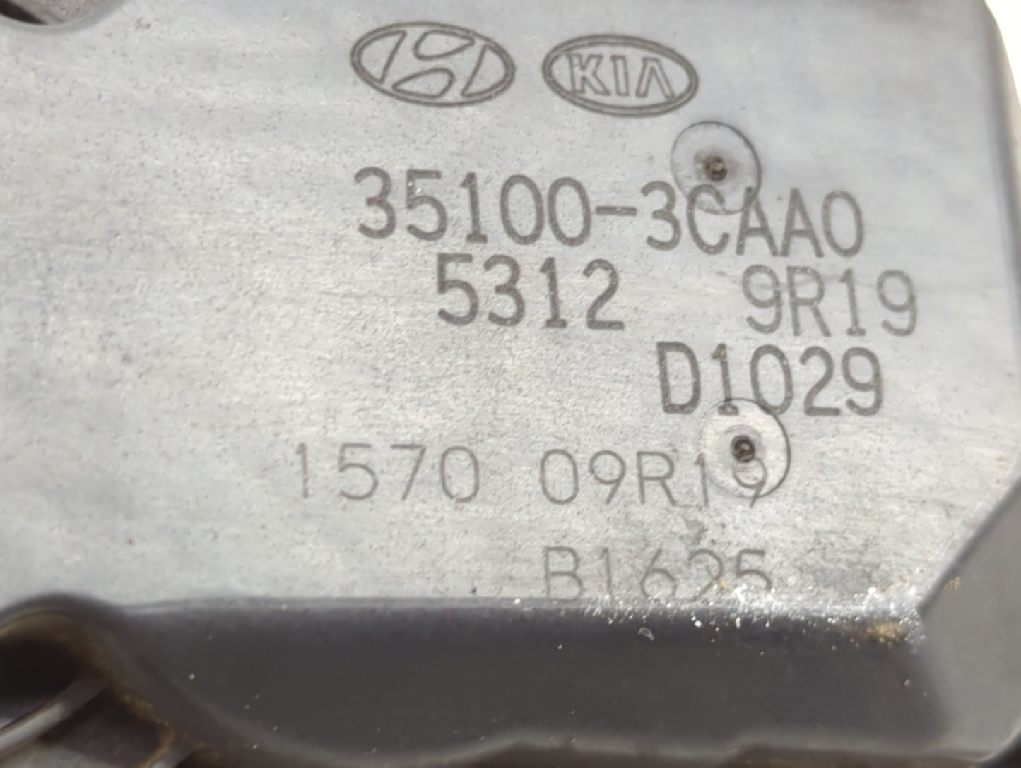 2015-2018 Kia Sedona Throttle Body P/N:35100-3CAA0 Fits Fits 2012 2013 2014 2015 2016 2017 2018 OEM Used Auto Parts - Oemuse