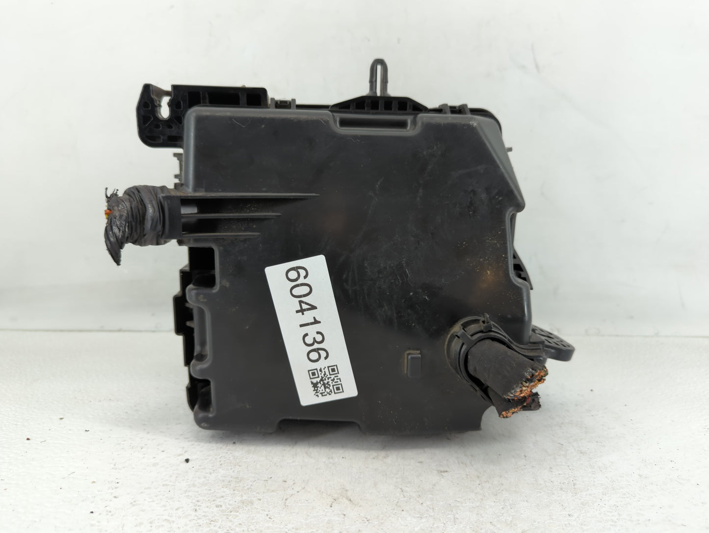 2015-2018 Kia Sedona Fusebox Fuse Box Panel Relay Module P/N:91223-A9210 Fits Fits 2015 2016 2017 2018 OEM Used Auto Parts -