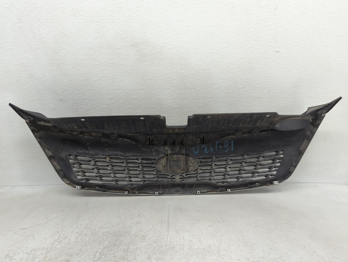 2014-2015 Kia Sorento Front Grille Bumper Not Included - Oemusedautoparts1.com