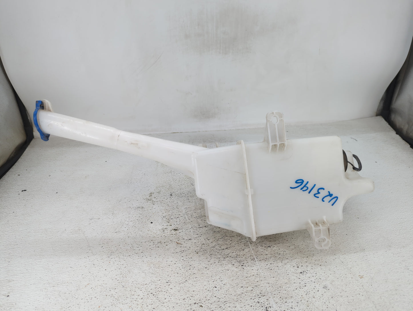 2014-2015 Kia Sorento Windshield Washer Fluid Reservoir Bottle Oem - Oemusedautoparts1.com