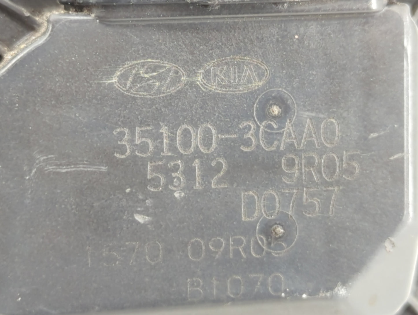 2014-2018 Kia Sorento Throttle Body P/N:35100-3CAA0 Fits Fits 2012 2013 2014 2015 2016 2017 2018 OEM Used Auto Parts - Oemus