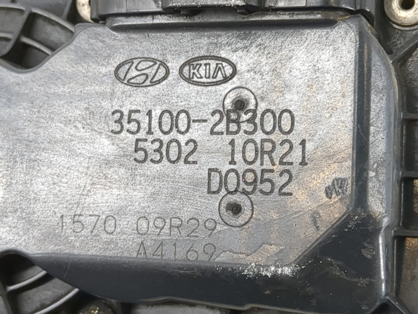 2012-2019 Kia Soul Throttle Body P/N:35100-2B300 Fits Fits 2012 2013 2014 2015 2016 2017 2018 2019 OEM Used Auto Parts - Oem