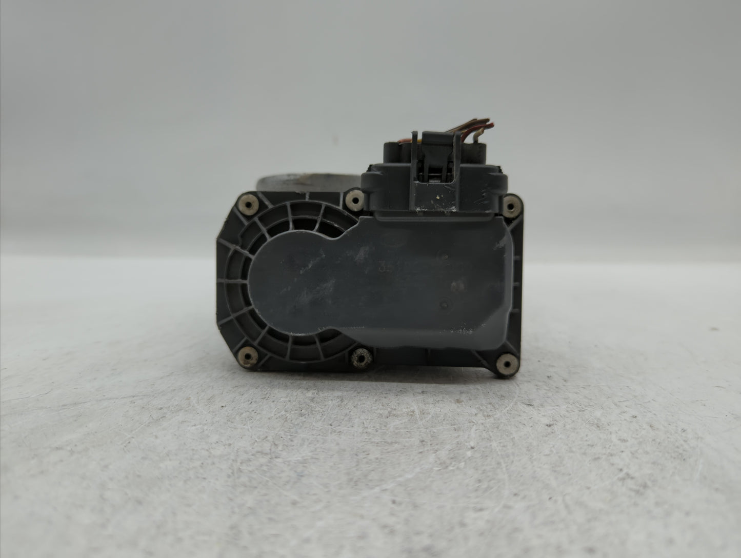 2014-2019 Kia Soul Throttle Body P/N:35100-2E710 35100-2E000 Fits Fits 2011 2012 2013 2014 2015 2016 2017 2018 2019 OEM Used