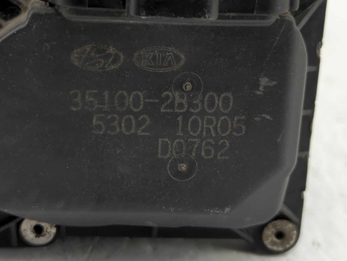 2012-2019 Kia Soul Throttle Body P/N:35100-2B300 Fits Fits 2012 2013 2014 2015 2016 2017 2018 2019 OEM Used Auto Parts - Oem