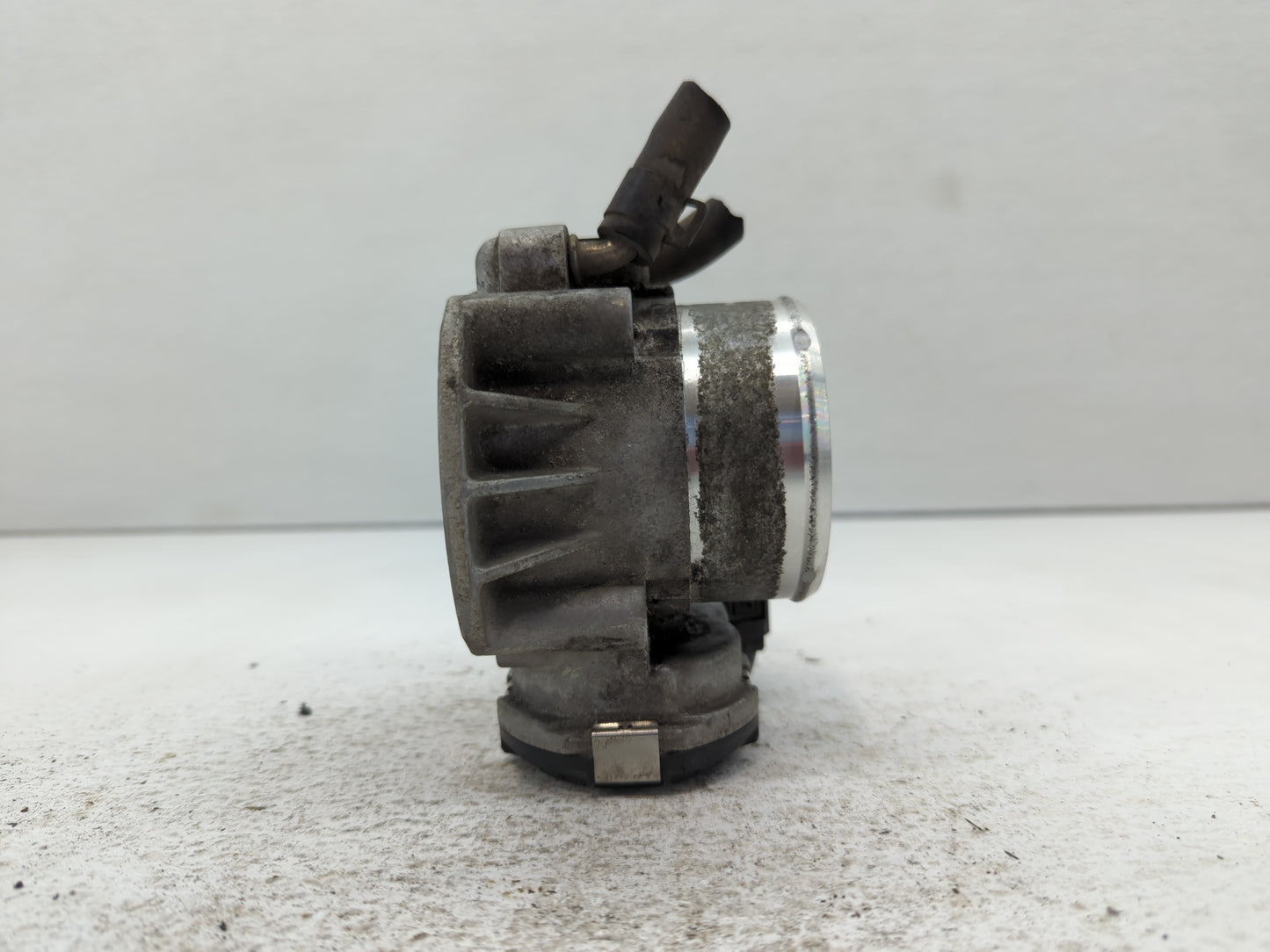 2014-2016 Kia Sportage Throttle Body P/N:35100-2G700 Fits Fits 2011 2012 2013 2014 2015 2016 OEM Used Auto Parts - Oemusedau